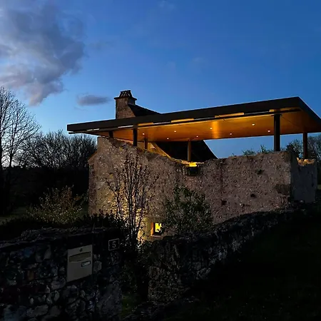 Restored Medieval Watchtower In The Perigord Сasa de vacaciones